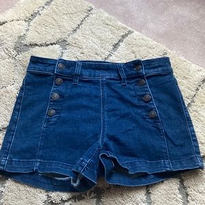 America Eagle size 8 shorts! Vintage look-stretchy denim